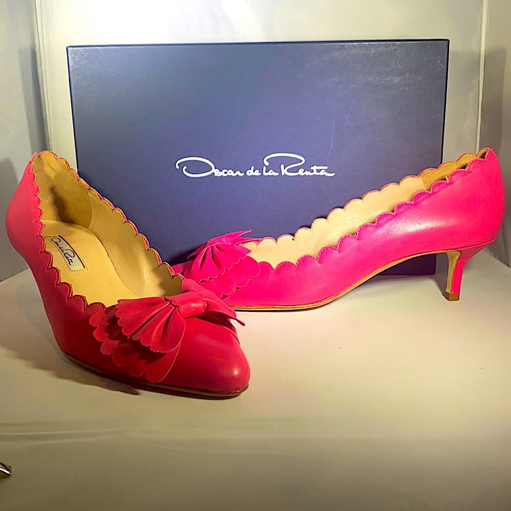 Oscar de la Renta Bright Pink Bow low pump